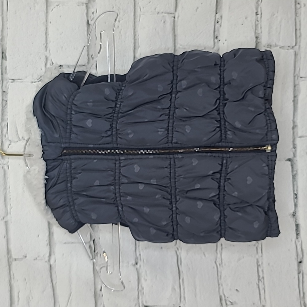 Old Navy Kids Full Zip Faux Fur Hooded Quilted Puffer Vest Jacket in Gray/White